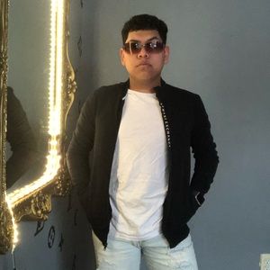 Meet your Posher, Cesar